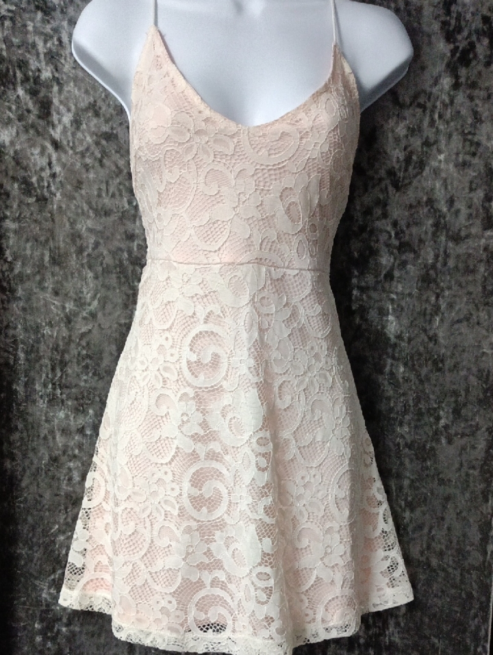 Forever 21 Light Pink & Ivory Lace Mini Dress – Size Large